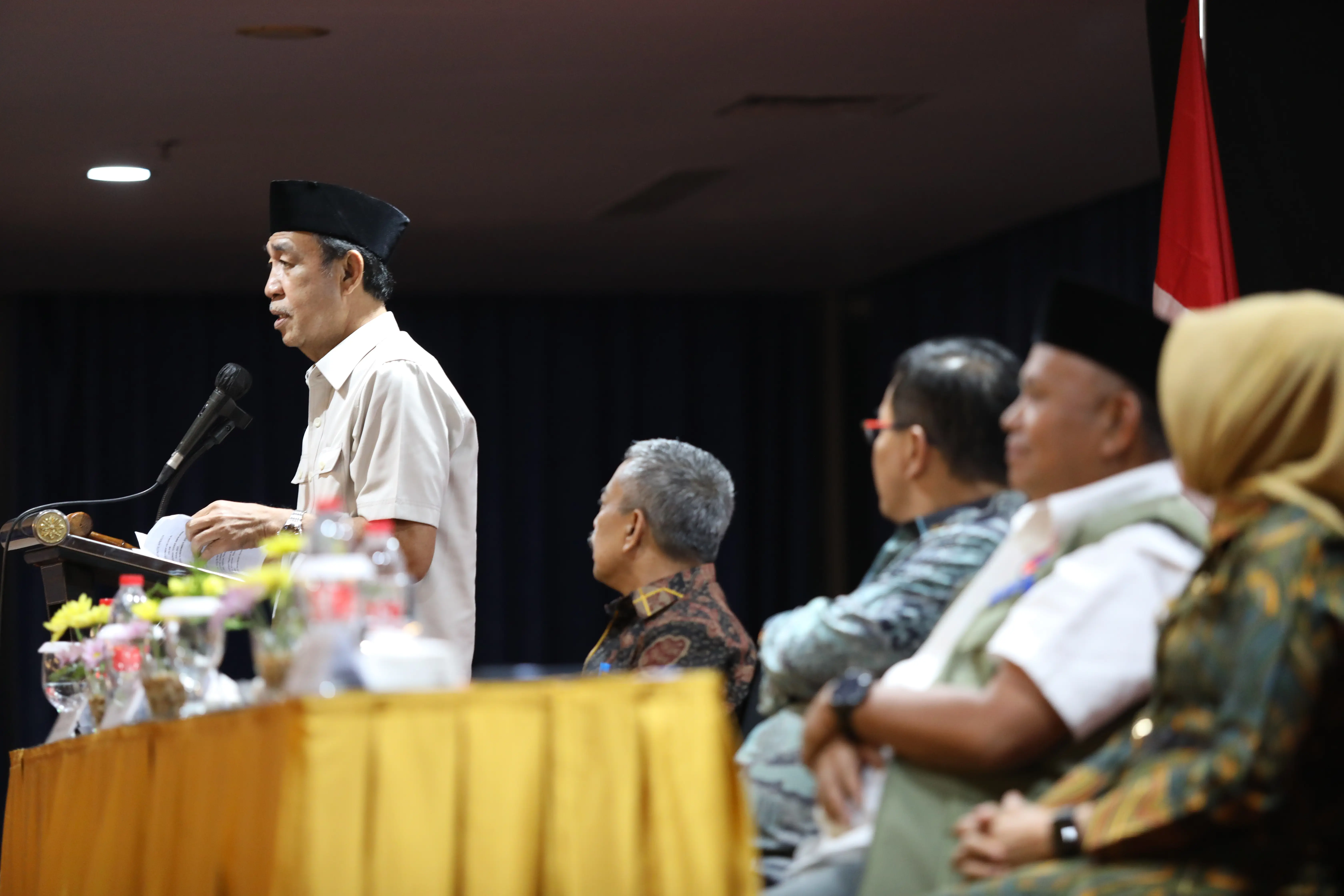 Ketua Komisi VIII DPR RI Ashabul Kahfi saat memberikan sambutan dalam Rapat Koordinasi Teknis (Rakortek) Perencanaan Program Wilayah Timur di Swiss-Bel Hotel Makasar, Sulawesi Utara, Minggu (10/12).